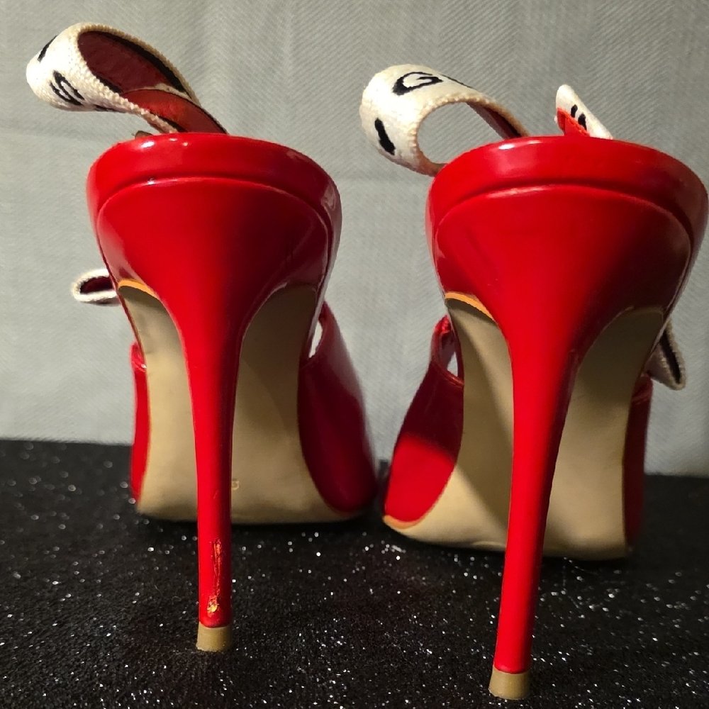 Guess Red Patent Leather Heels - Picture 3 of 8